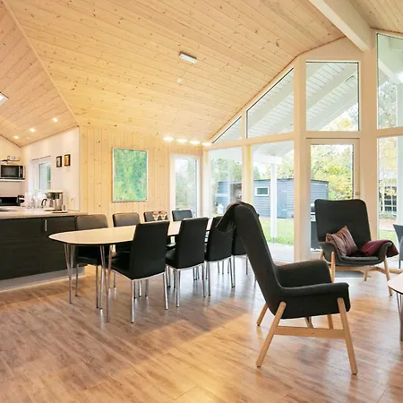 12 Person In Hals-by Traum Hals